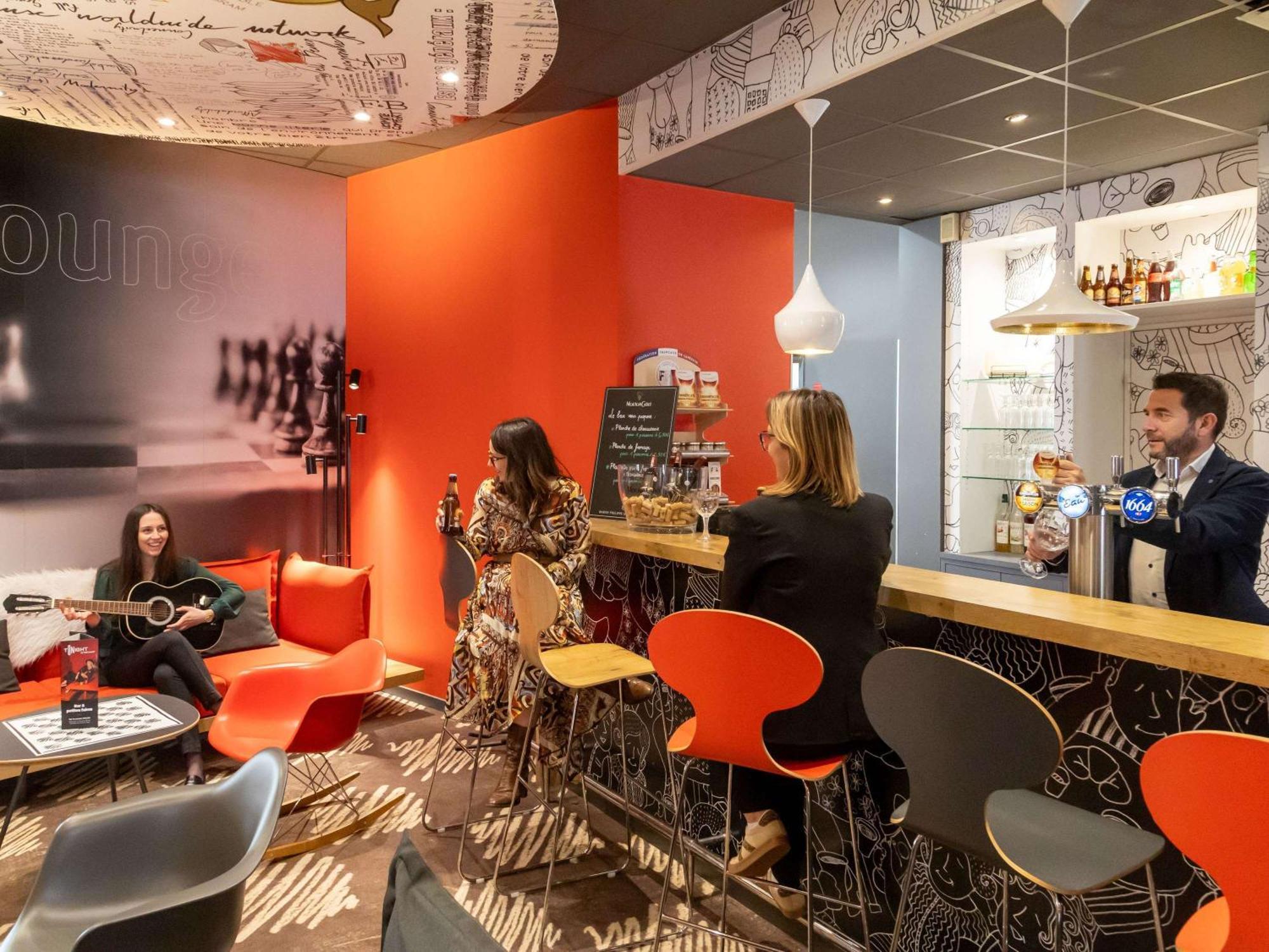 Отель Ibis Le Puy-En-Velay Centre Экстерьер фото