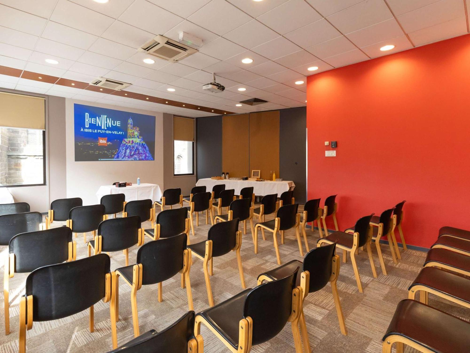 Отель Ibis Le Puy-En-Velay Centre Экстерьер фото