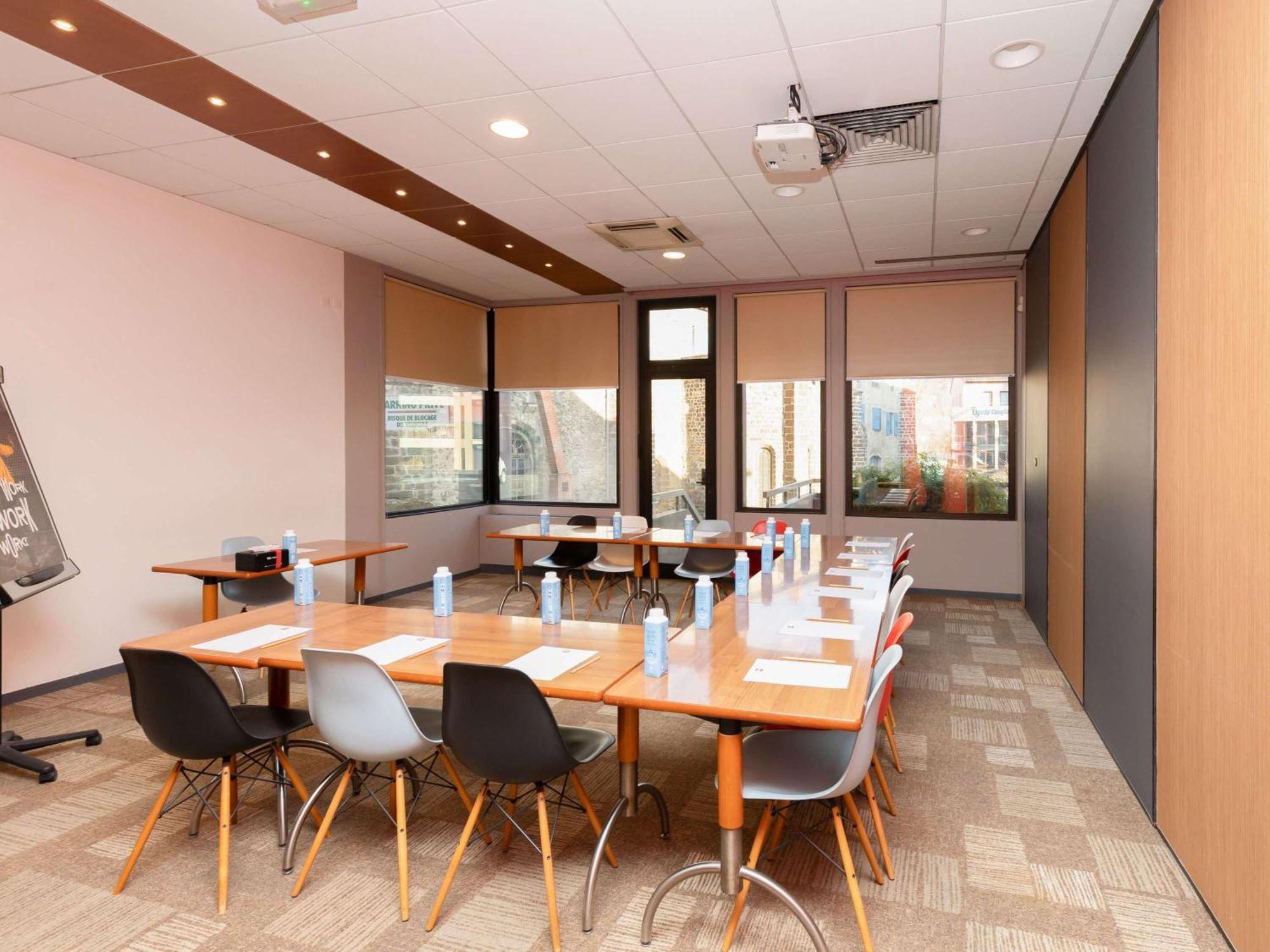 Отель Ibis Le Puy-En-Velay Centre Экстерьер фото