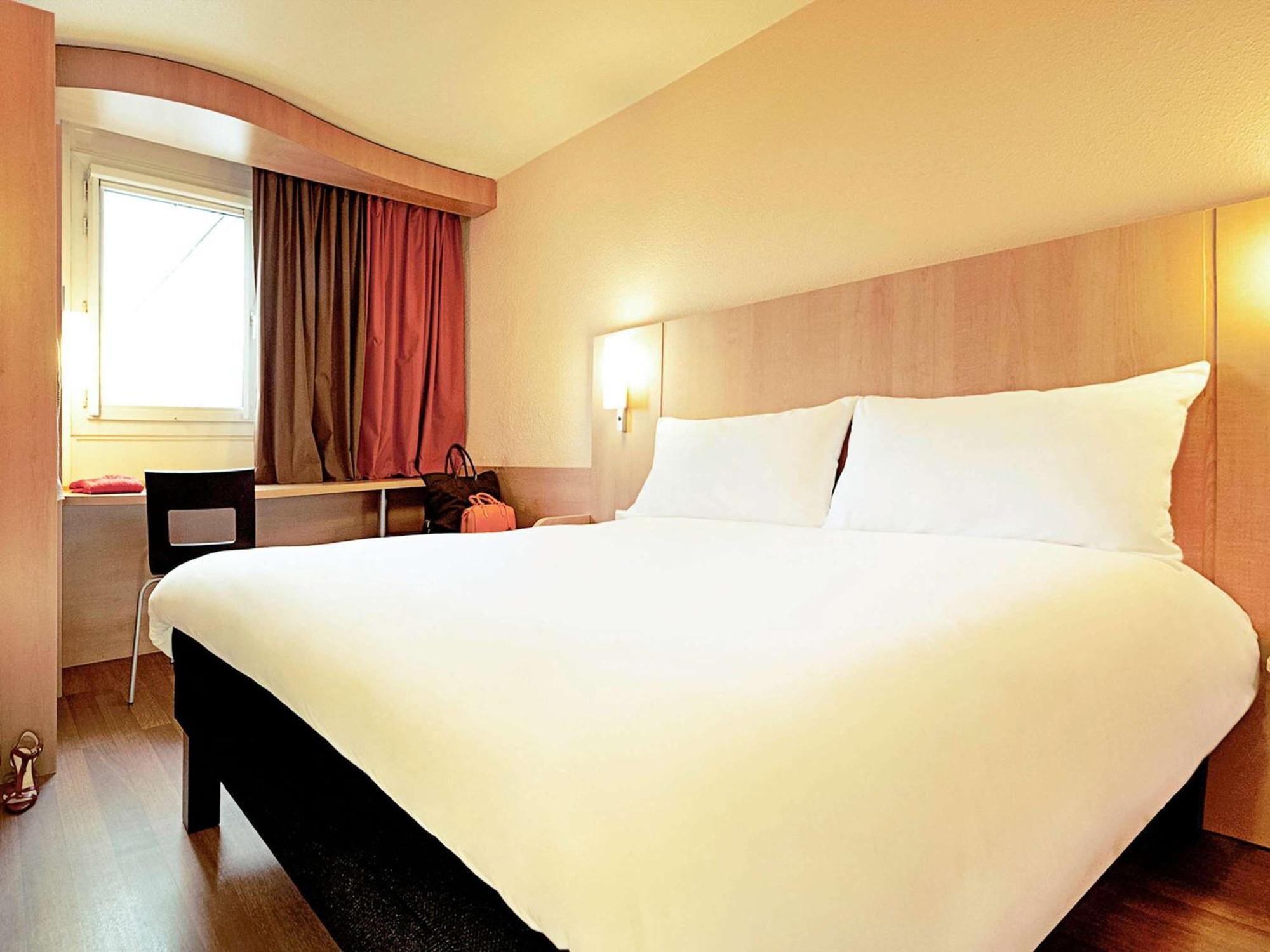 Отель Ibis Le Puy-En-Velay Centre Экстерьер фото