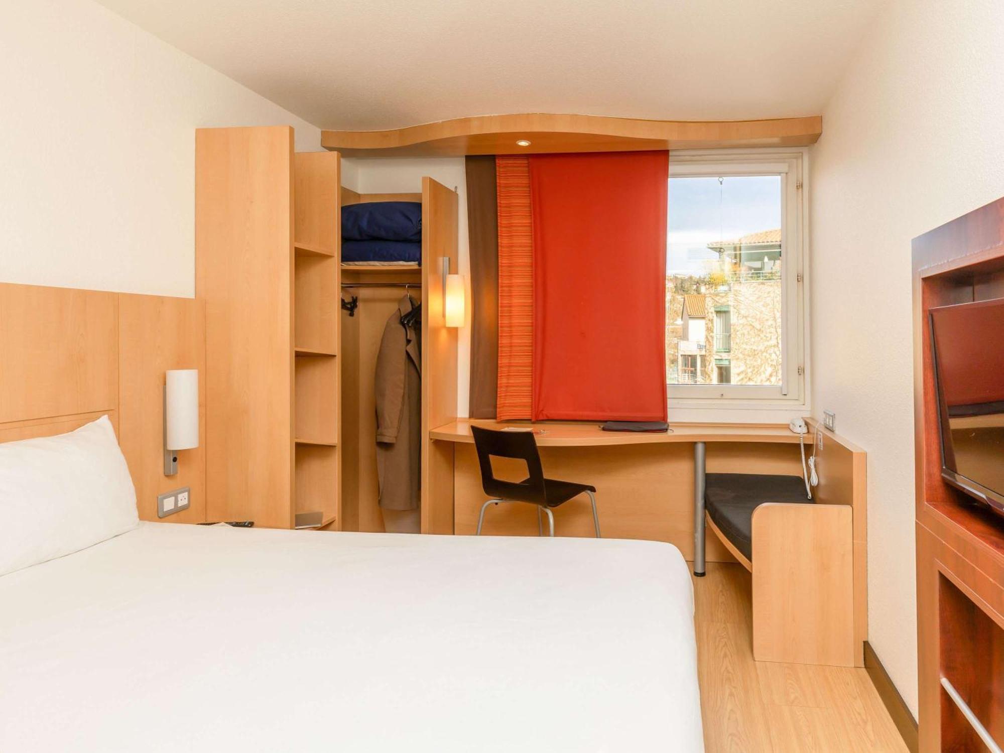 Отель Ibis Le Puy-En-Velay Centre Экстерьер фото