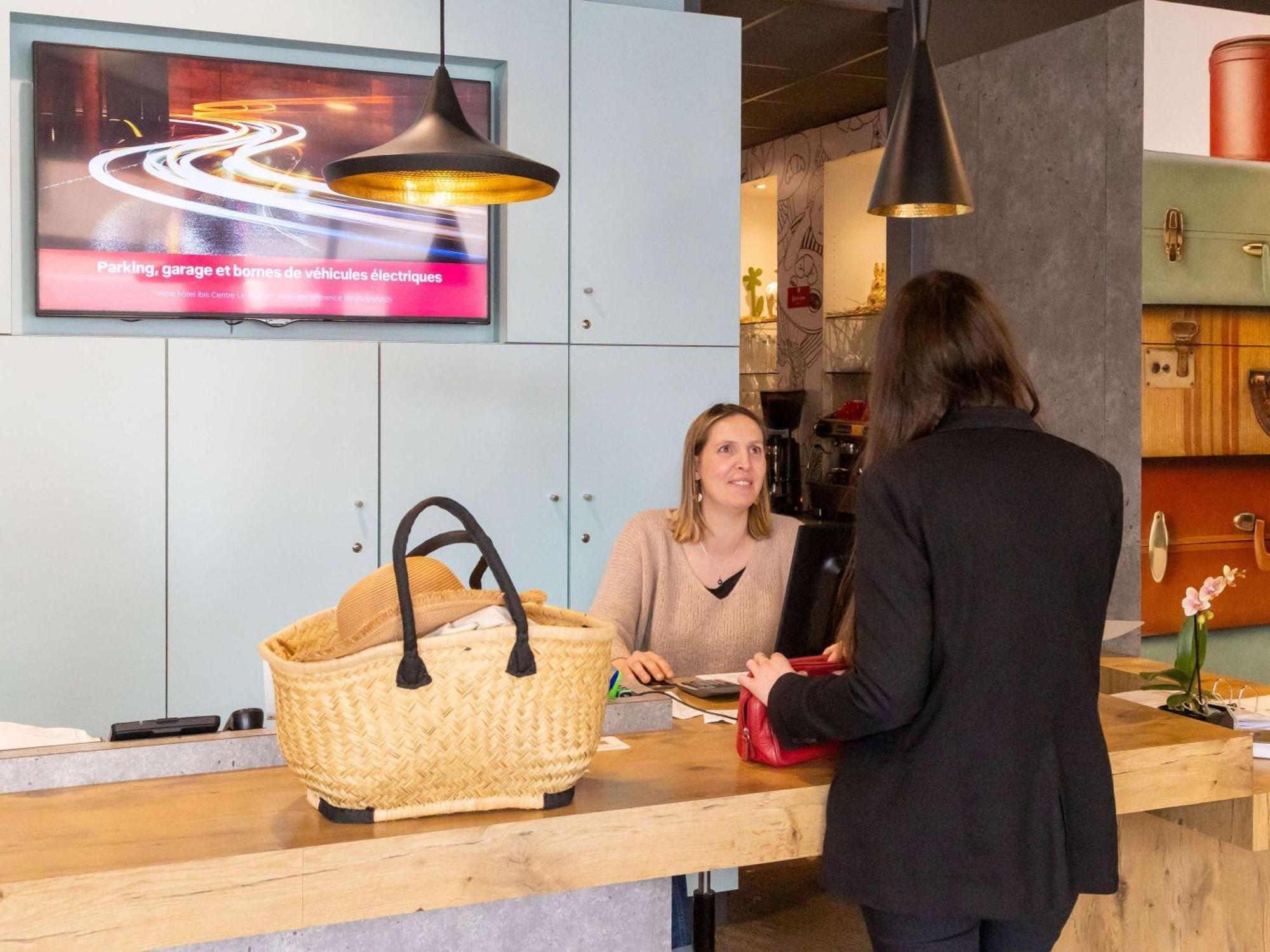 Отель Ibis Le Puy-En-Velay Centre Экстерьер фото