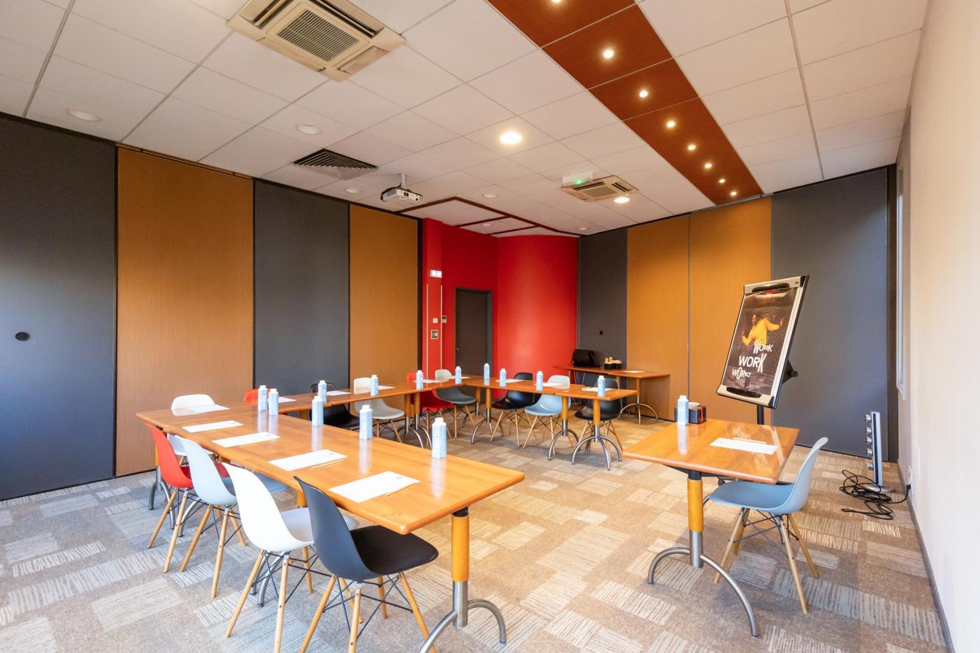 Отель Ibis Le Puy-En-Velay Centre Экстерьер фото