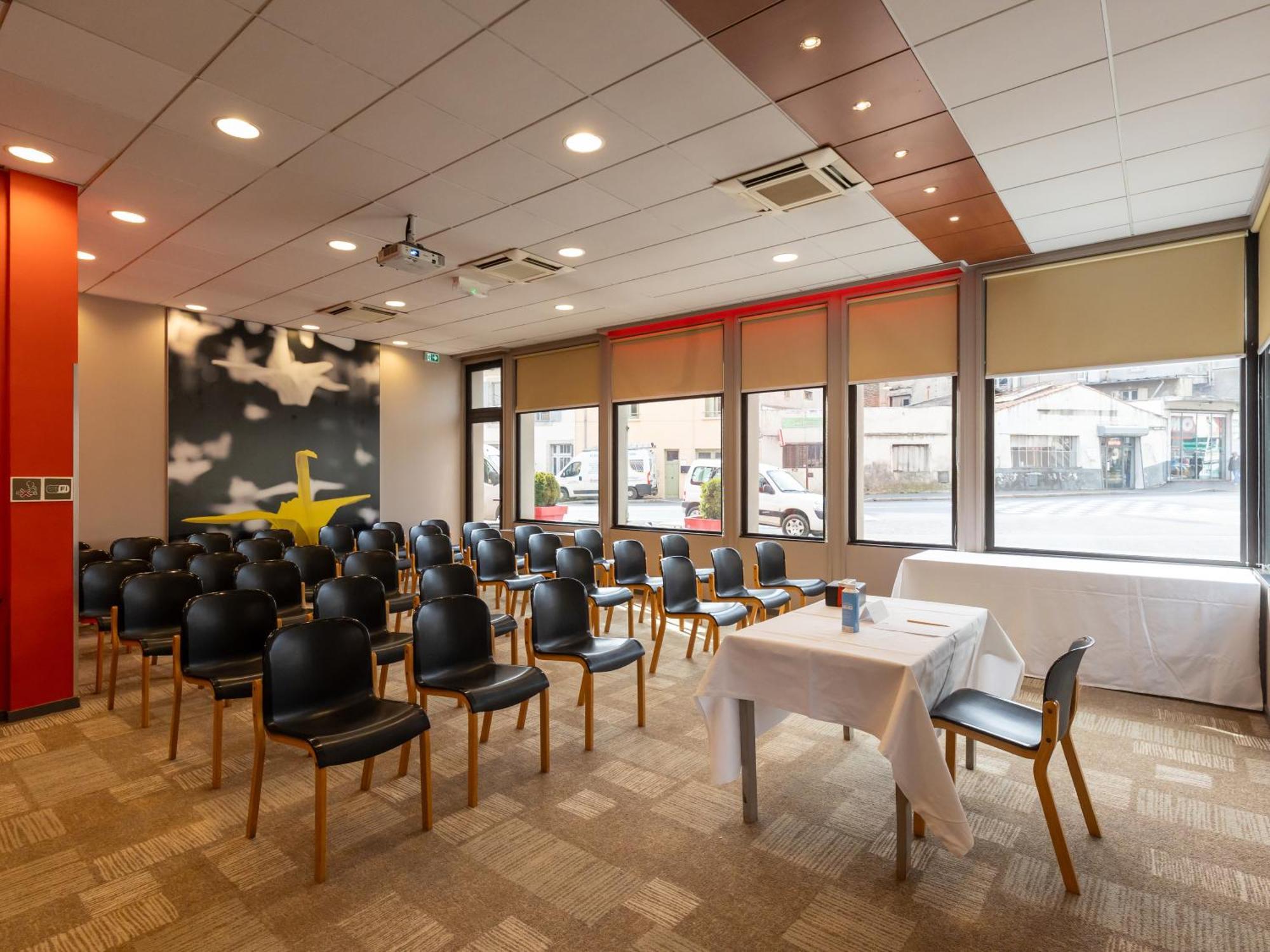 Отель Ibis Le Puy-En-Velay Centre Экстерьер фото