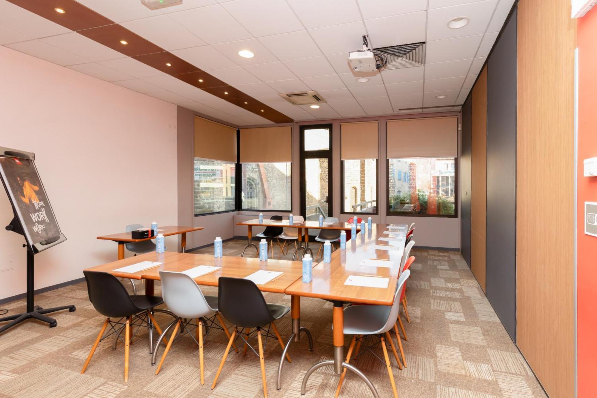 Отель Ibis Le Puy-En-Velay Centre Экстерьер фото