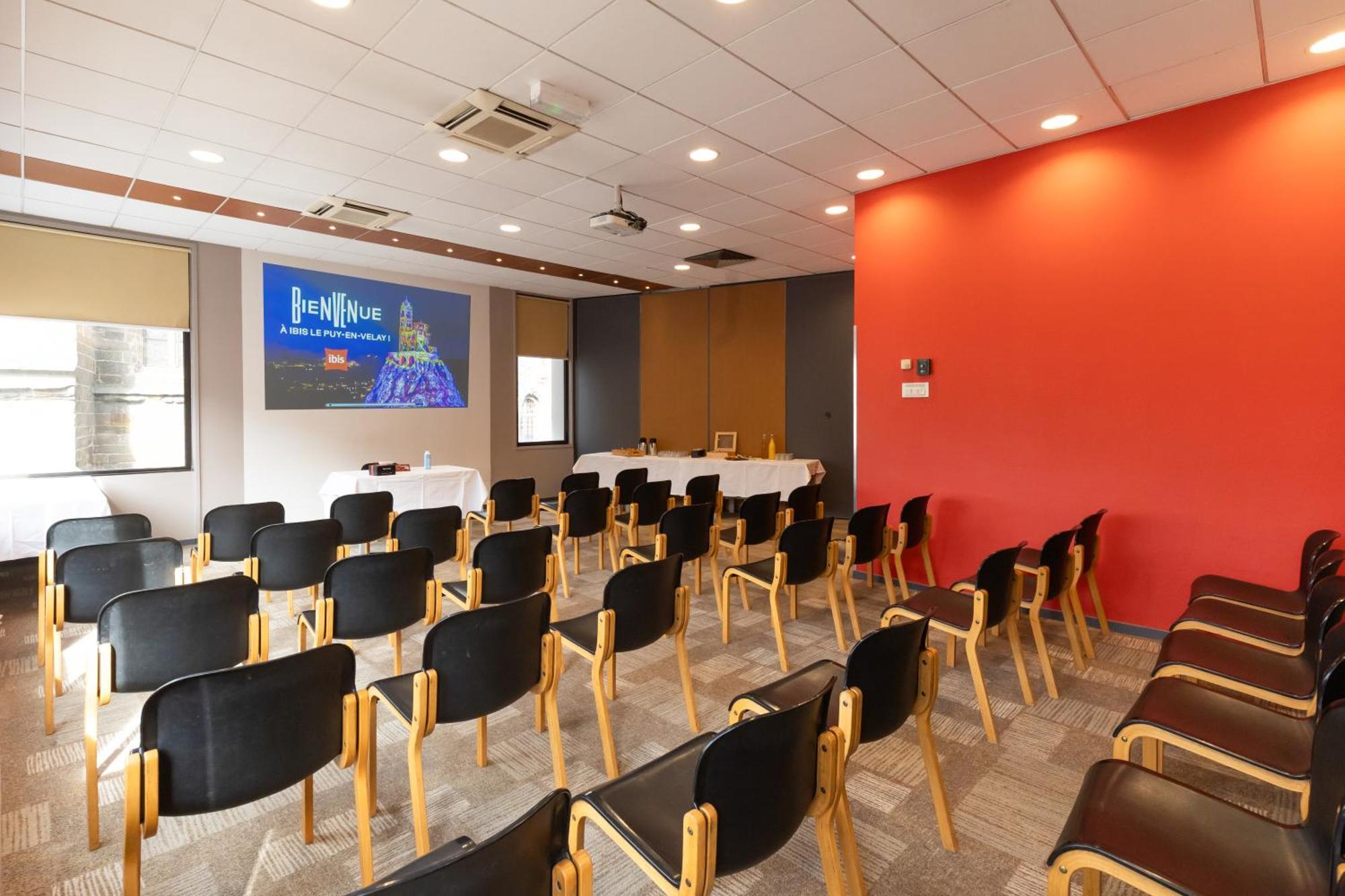 Отель Ibis Le Puy-En-Velay Centre Экстерьер фото